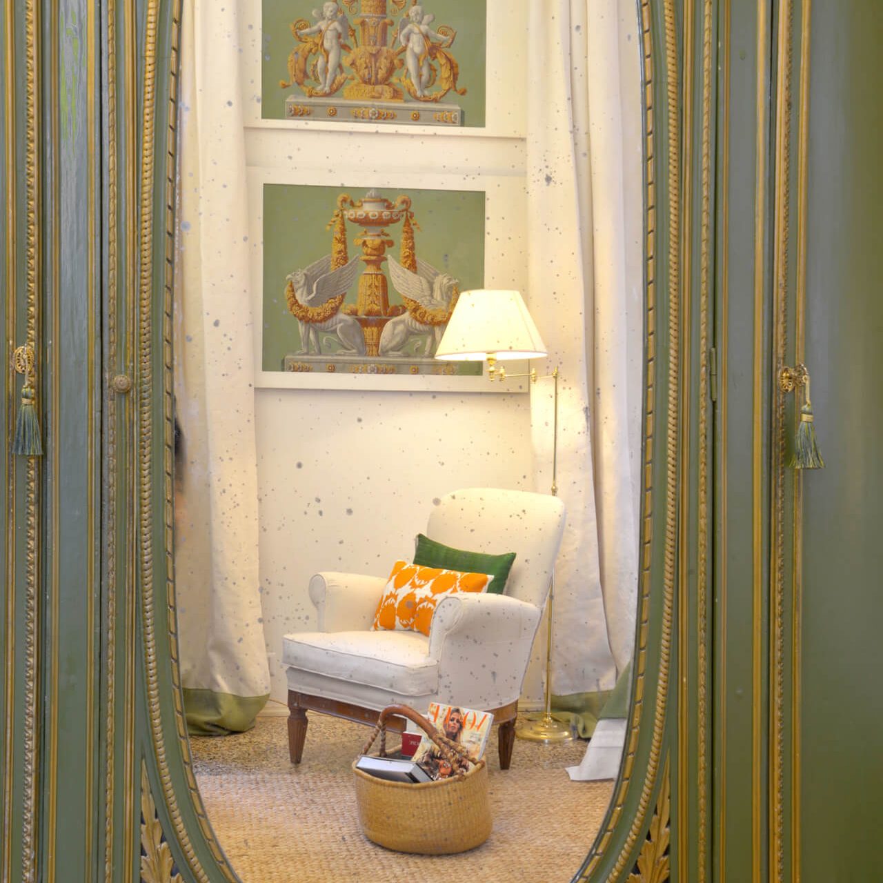 Venetian wardrobe in the master bedroom